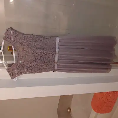 Bridesmaid dress size 2 / robe de fille d'honneur, View more