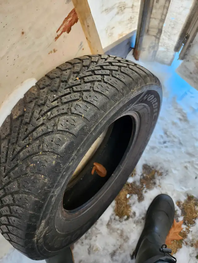 1 tire 215/70R15