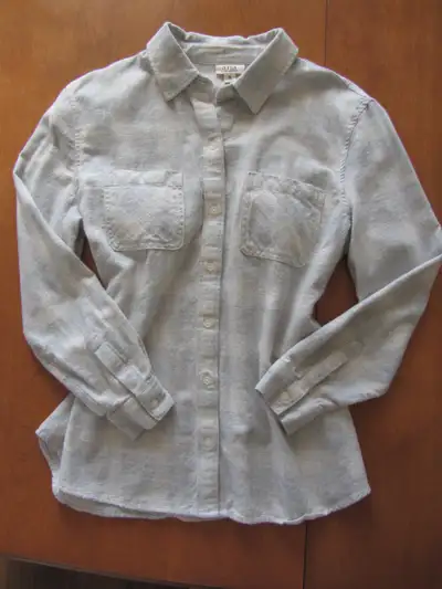 Label: Ana; Size: Medium. Gently worn, like new. You are welcome to try it on before buying it. In v...