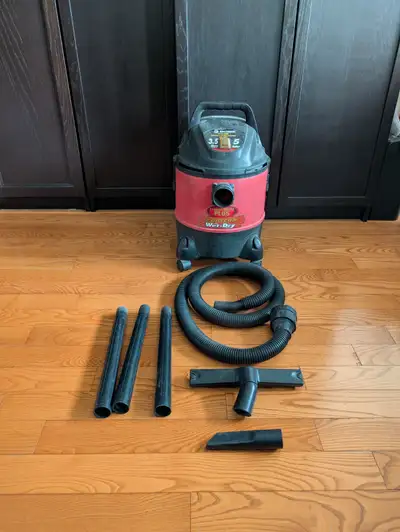 Aspirateur de matériaux secs-humides KING CANADA Modèle: 8520LP dimension cuve 5 gallons/20 litres f...