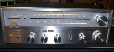 Harman Kardon HK450 Stéréo 30 watts par canal Fabriqué au Japon 3 Entrées: Phono, Aux et Tape Pots &...
