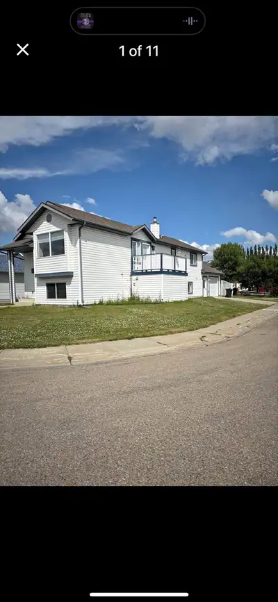 Large 2 bedroom, 1 bathroom basement suite available immediately for the right person. Fantastic sub...