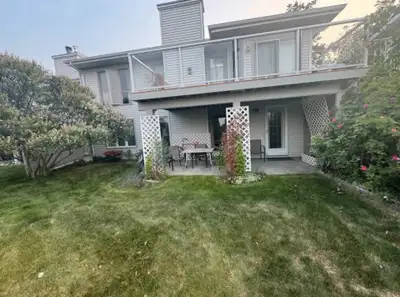 Room Rentals in Beautiful Home in Quiet & Green Riverbend Area