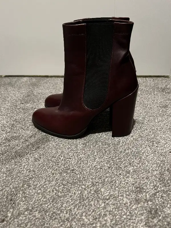 Stuart Weitzman Ankle boots - size 10 - pristine condition in Women's - Shoes in Calgary - Image 3