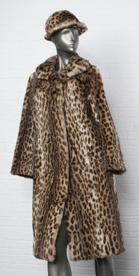 Magnifique manteau de vraie fourrure en ocelot(ou léopard)