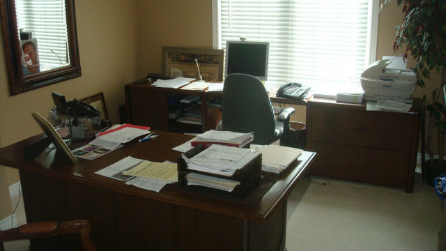 Executive office desk, with leather inlet on the top, + credenza in Desks in London - Image 2
