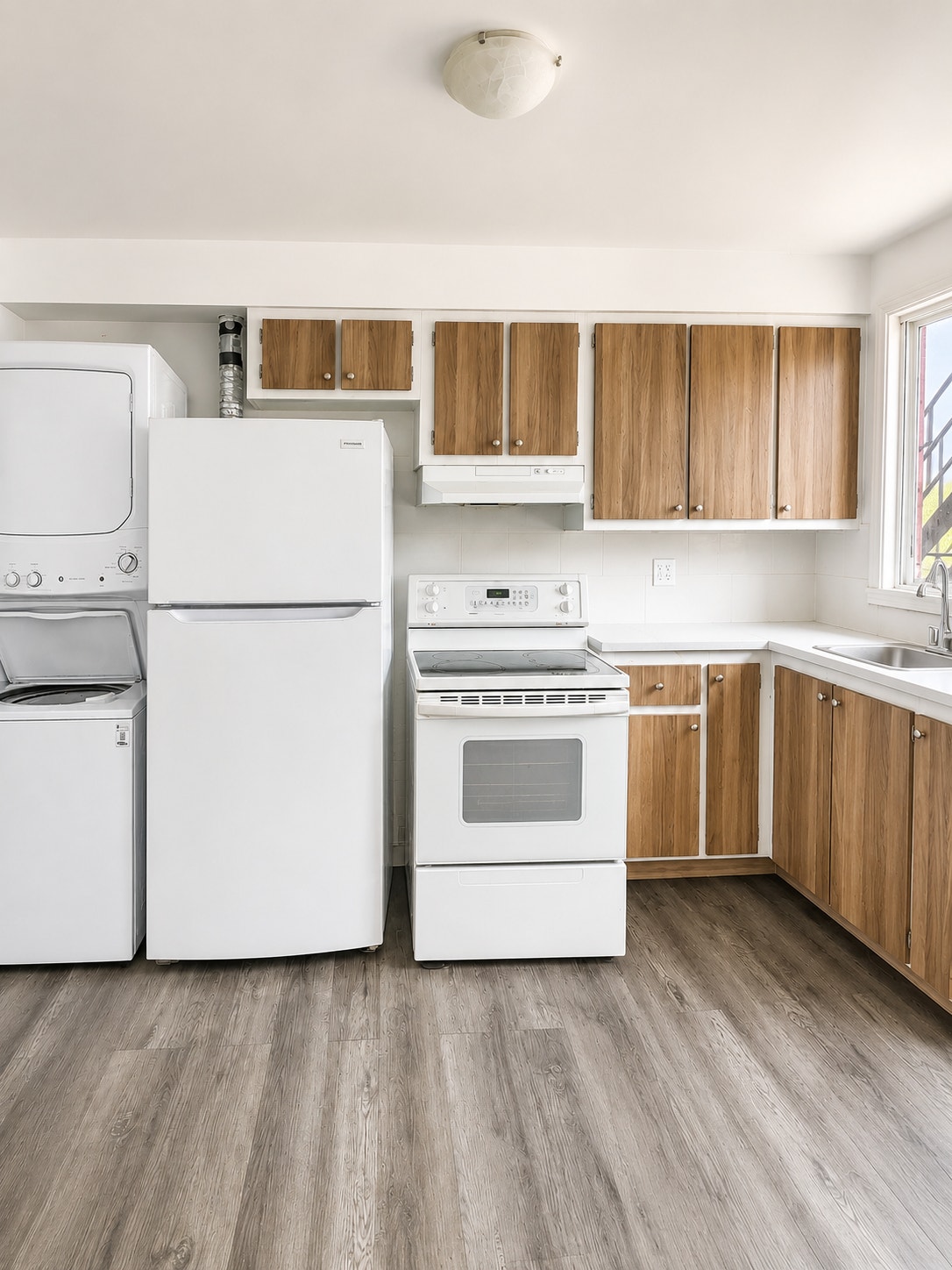 GRAND 5 ½ – 3 CHAMBRES – BALCON + PARKING- HOCHELAGA| 1 900 $ — photo 2