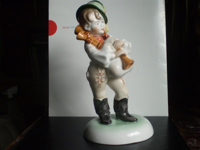Herend Boy Figurine - " Boy Playing Bagpipes " - #5445 - in Arts & Collectibles in Kitchener / Waterloo - Image 2