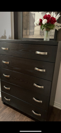 Solid wood large dresser with 5 drawers 