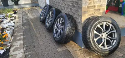 Michelin winter tire 245/60/18 Used in highlander only for 1 season Bolt pattern 5x114.3 mm Reason f...