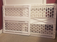 Even Flo (Pet/Baby Gate) (Brand New Condition)