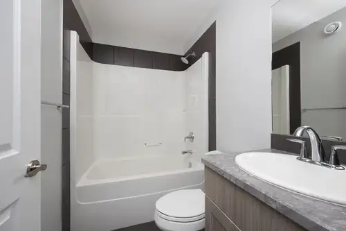 4 Bedrooms house in Family Friendly Neighbourhood Welcome to your next rental home, expertly built b...