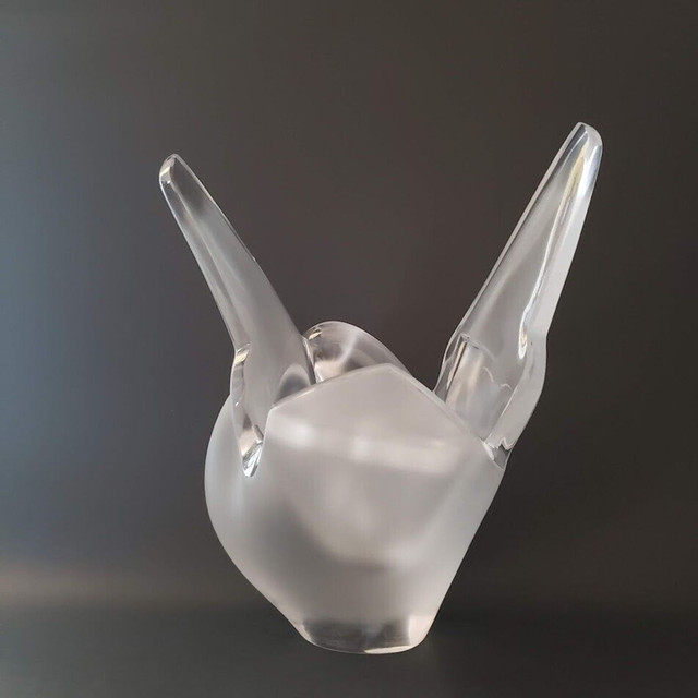 Vase pique fleurs cristal dépoli colombes signé  Lalique dans Art et objets de collection  à Ville de Montréal - Image 4
