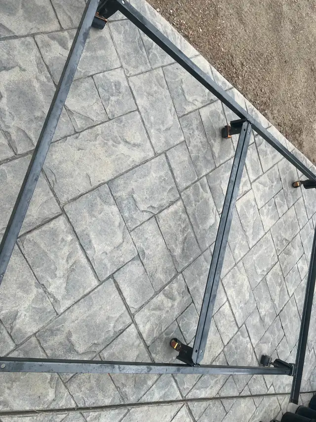 Deluxe King Size Metal Bedframe62863266090882121
