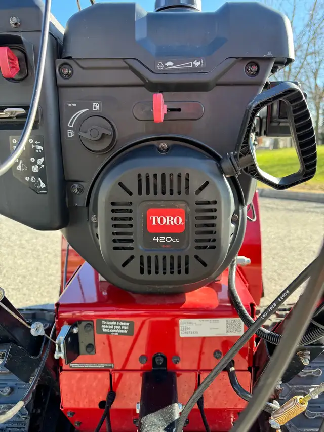 Toro 14/28 Commercial TRX HD Snowblower Souffleuse a Neige in Snowblowers in City of Montréal - Image 9