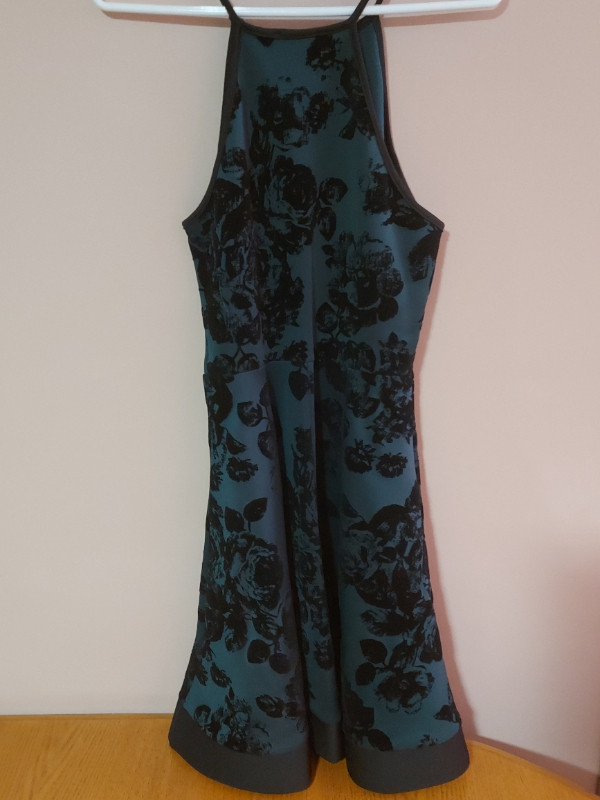 GIRL'S SLEEVELESS DRESS SIZE SMALL in Women's - Dresses & Skirts in St. Catharines - Image 4