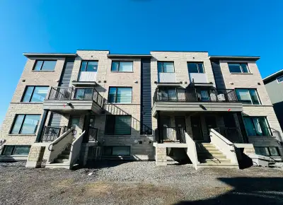 Almost new 2 bedrooms upper END townhouse located in the desirable neighborhood of Kanata lakes, clo...