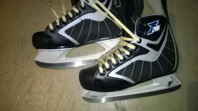 Ferland Viper  200 hockey skates -size 6 SR, View more