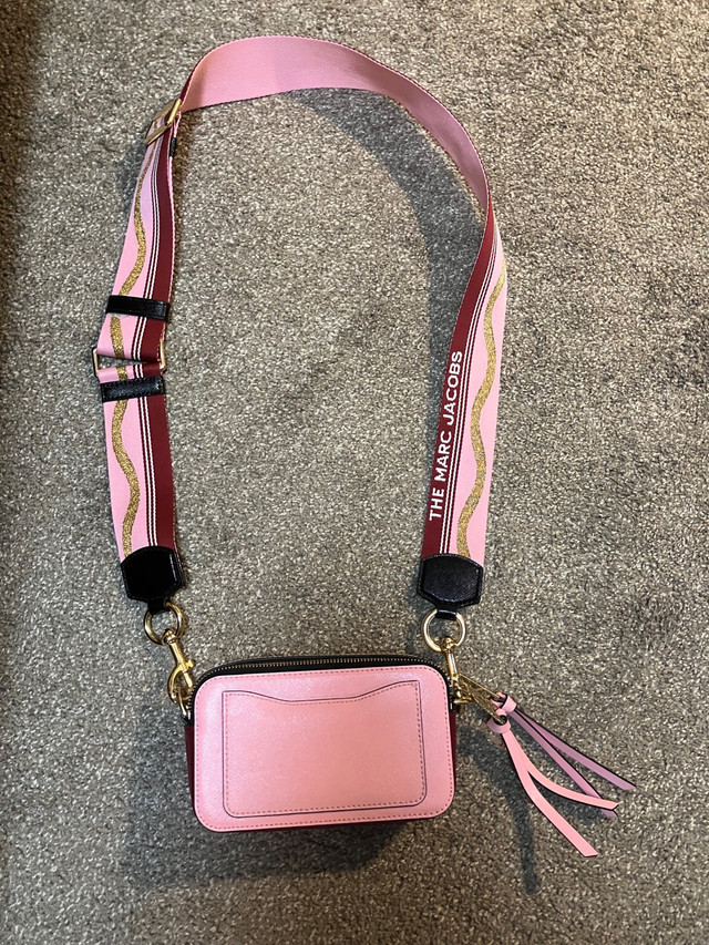 Brand new  Marc Jacobs   Leather  Bag in Women's - Bags & Wallets in Edmonton - Image 2