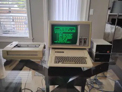 Apple IIe computer, View more