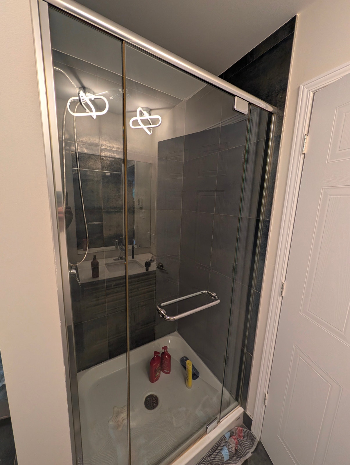 2 chambres à louer | Stationnement intérieur + Rangement Inclus — photo 3