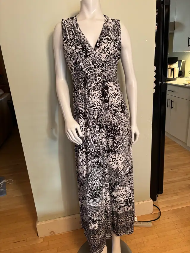 Mario Serrani Maxi Dress in Women's - Dresses & Skirts in Kitchener / Waterloo - Image 2