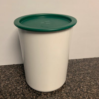 Tupperware one Touch Canister A Ivory/green