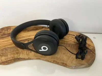 BEATS EP WIRED NOIR, ON-EAR HEADPHONES, BUILT IN MIC AND CONTROL, View more