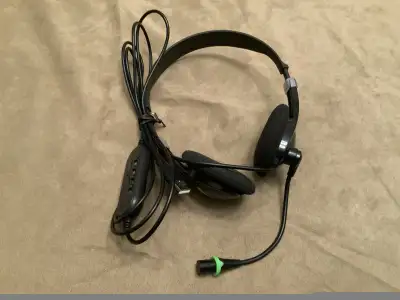 Wired headset (adjustable) USB with noise canceling microphone Flexible, rotating boom microphone Pi...
