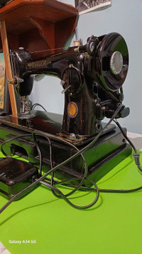 Vintage singer sewing machine 201-1