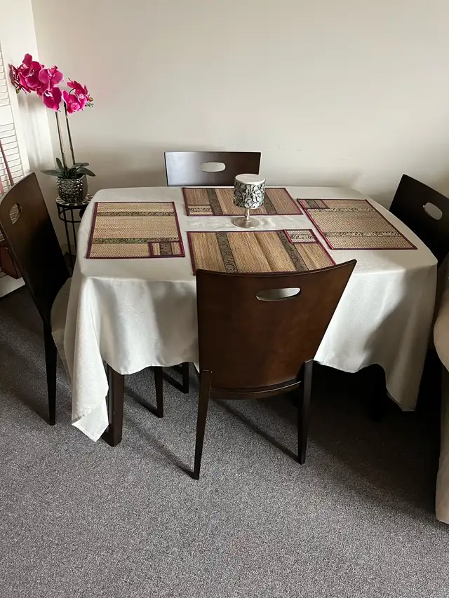 Dinning Table real wood with 4 chairs in Dining Tables & Sets in City of Toronto - Image 3