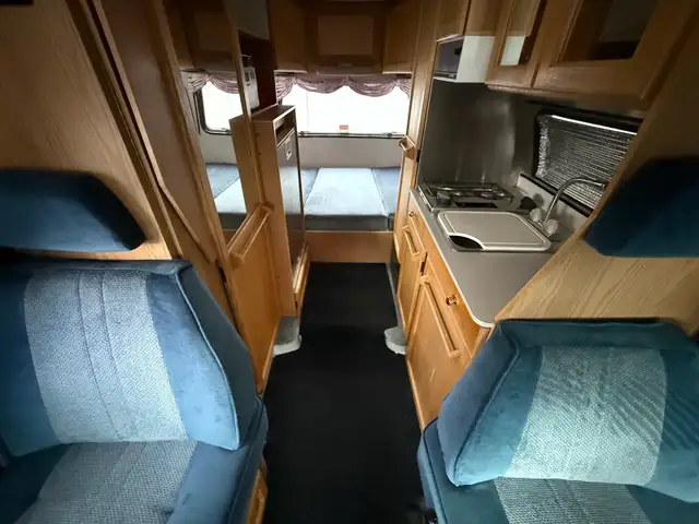 2000 Roadtrek Versatile 200 - Very Low kms - Excellent Condition in RVs & Motorhomes in Calgary - Image 6