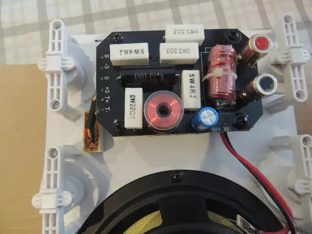 Monoprice MSQ-6F-A 2-Way 6-1/2" In-wall Speaker System 8 ohm in Speakers in Mississauga / Peel Region - Image 5