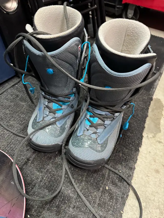 Firefly 151cm snowboard bindings boots in Snowboard in Calgary - Image 5