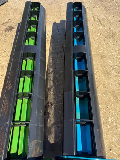 I have a couple good used John Deere 1910/1900 air cart meters blue and green , they were both rebui...