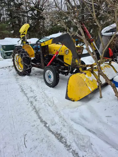 I am selling a 1972 Ford industrial 2110 tractor, which comes equipped with a John Deere snowblower...