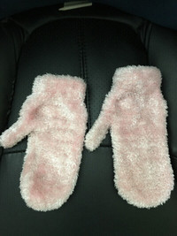 SOFT FLUFFY PINK MITTENS-YOUTH