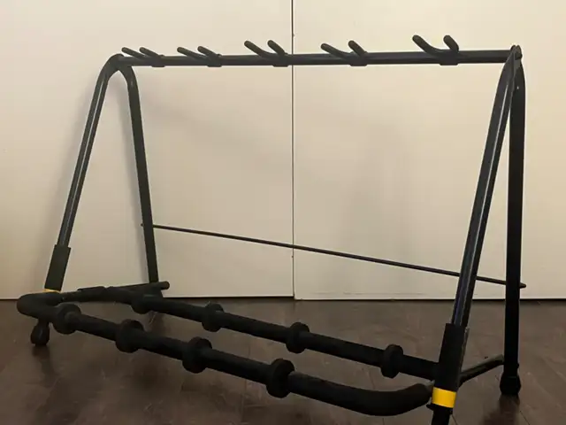 Hercules GS525B 5-Piece Guitar Display Rack — Like New in Guitars in City of Toronto - Image 2