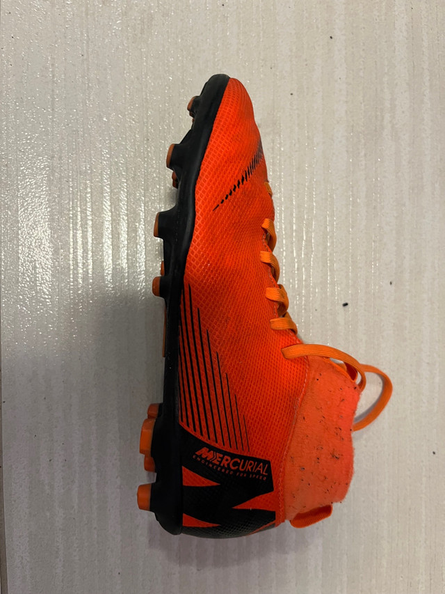 nike mercurial size 4 soccer shoes in Soccer in St. Catharines - Image 4