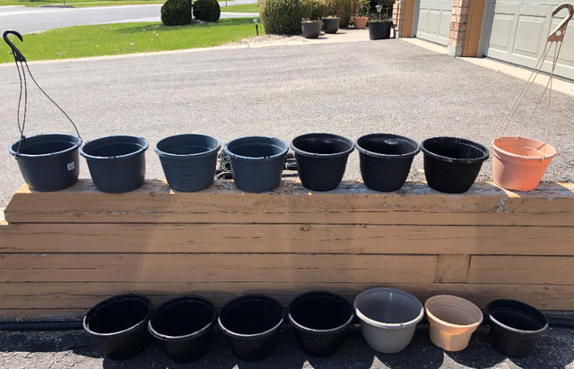 FLOWER POTS & HANGING BASKETS! HUGE VARIETY OF SIZES/ COLOURS $1 in Plants, Fertilizer & Soil in Kingston - Image 2