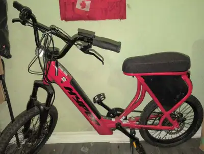 I'm selling my used Hyper E-Ride electric bike, which is great for short commutes and recreational r...