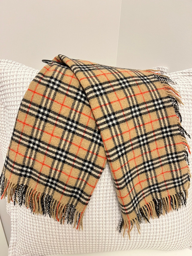 Burberry Scarf Square Size Women s Other Winnipeg Kijiji