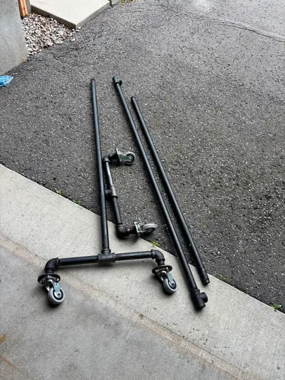 Heavy duty clothing rack in excellent condition. If the ad is up, it’s still available. 99$