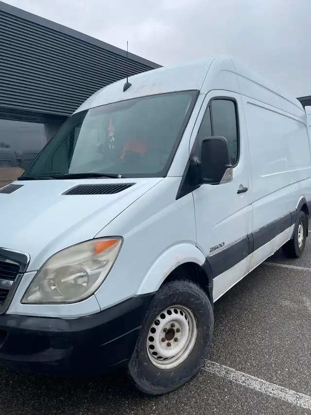Moving van with driver anytime available 63347531474563121