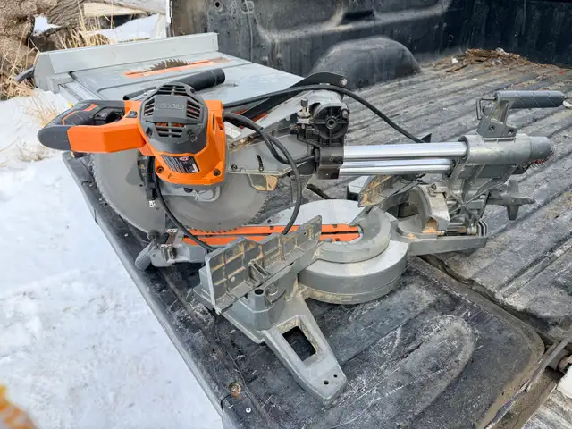 RIDGID 15-Amp 10-inch Dual Bevel Sliding Mitre Saw in Power Tools in Ottawa - Image 3