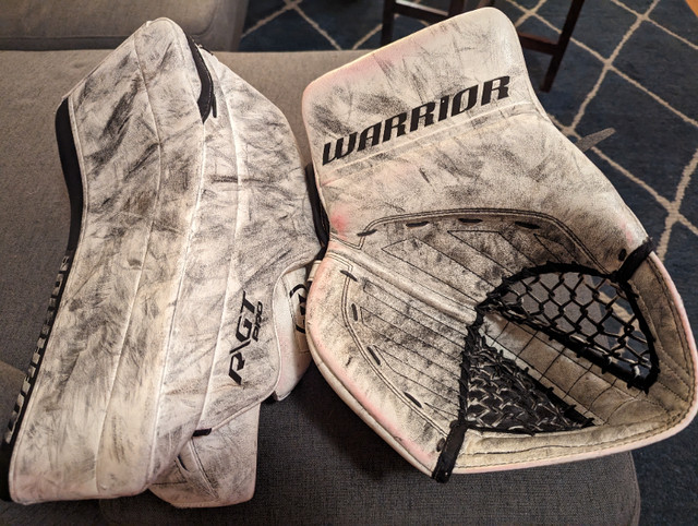 Hockey Equipment (Goalie/Player) in Hockey in Calgary - Image 3