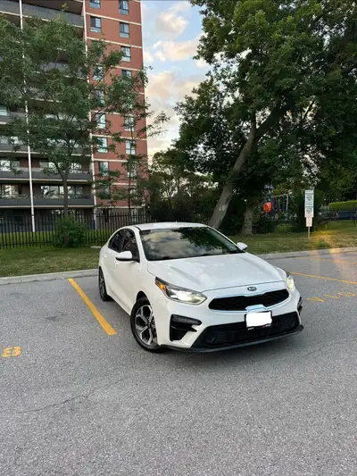 This 2019 Kia Forte EX is a reliable, fuel-efficient sedan featuring a sleek white exterior that han...