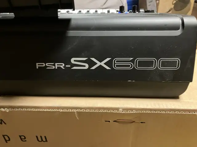 Yamaha PSR-SX600 keyboard piano in Pianos & Keyboards in Longueuil / South Shore - Image 5