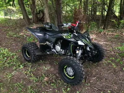 Selling my unabused garage princess YFZ450r SE. It is a special edition with the unique green colour...