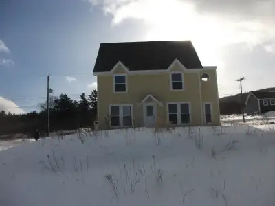 Beautiful 3 bedroom furnished new england style saltbox summerhome for rent on the beautiful main ro...